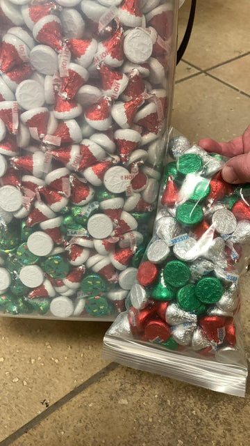 Hershey's Festive Kisses Chocolate candy - 3LB (300 pcs)